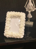 Photo Frame in White Roses